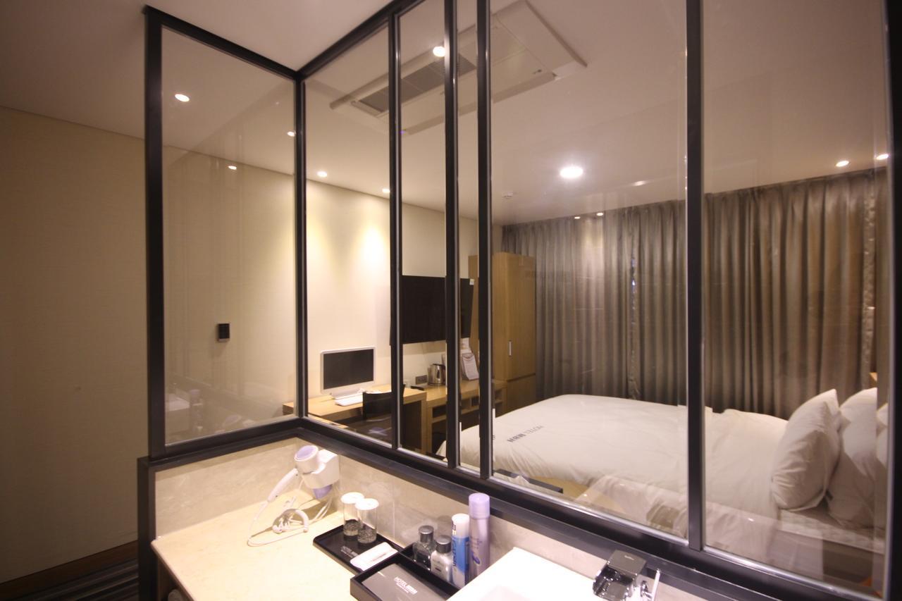 Mbn Hotel Changwon Esterno foto