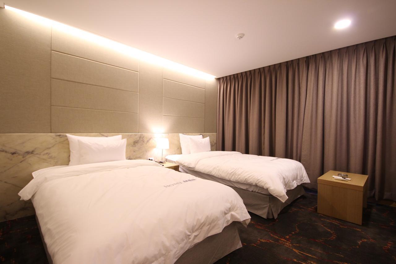 Mbn Hotel Changwon Esterno foto
