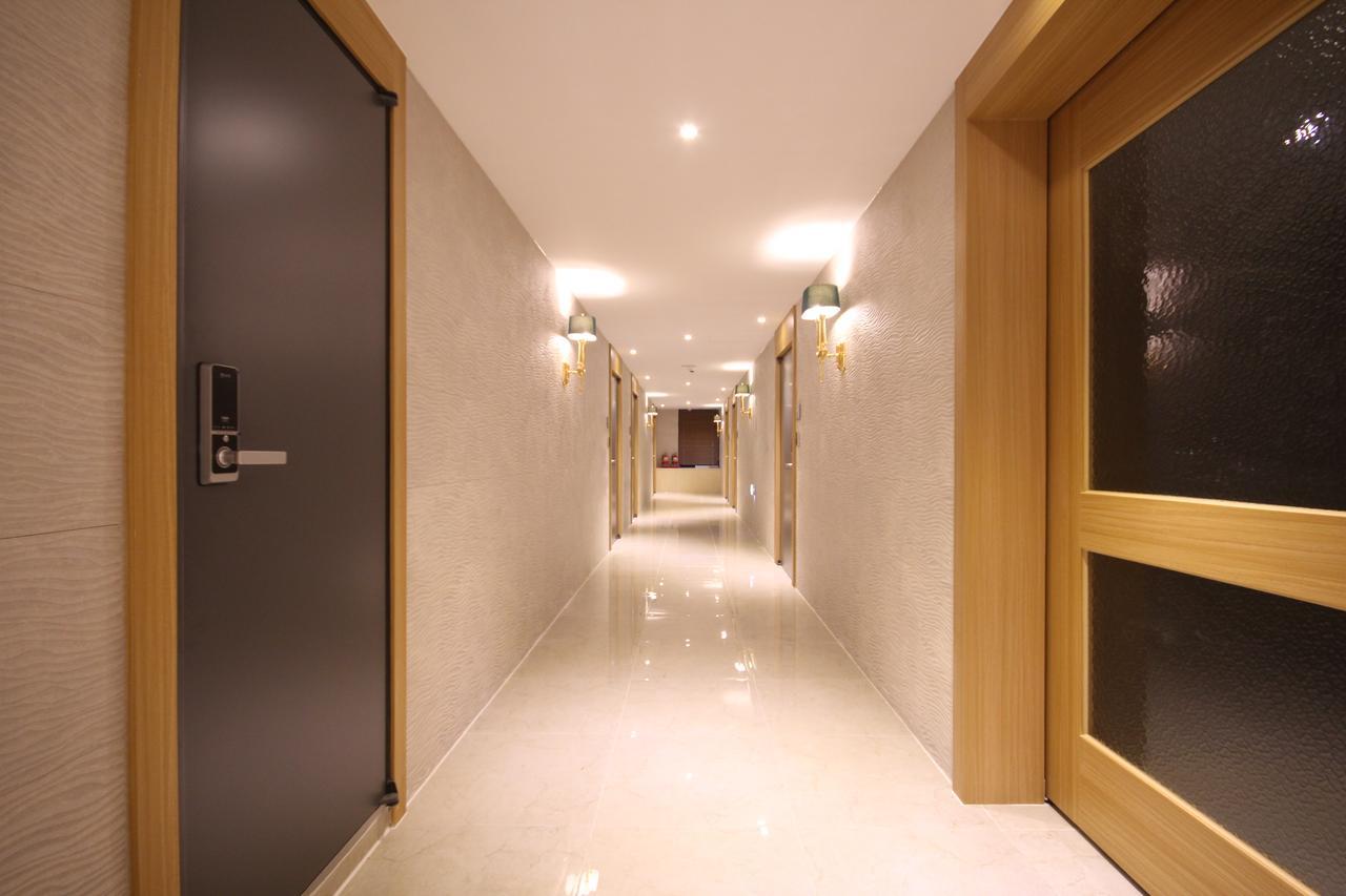 Mbn Hotel Changwon Esterno foto