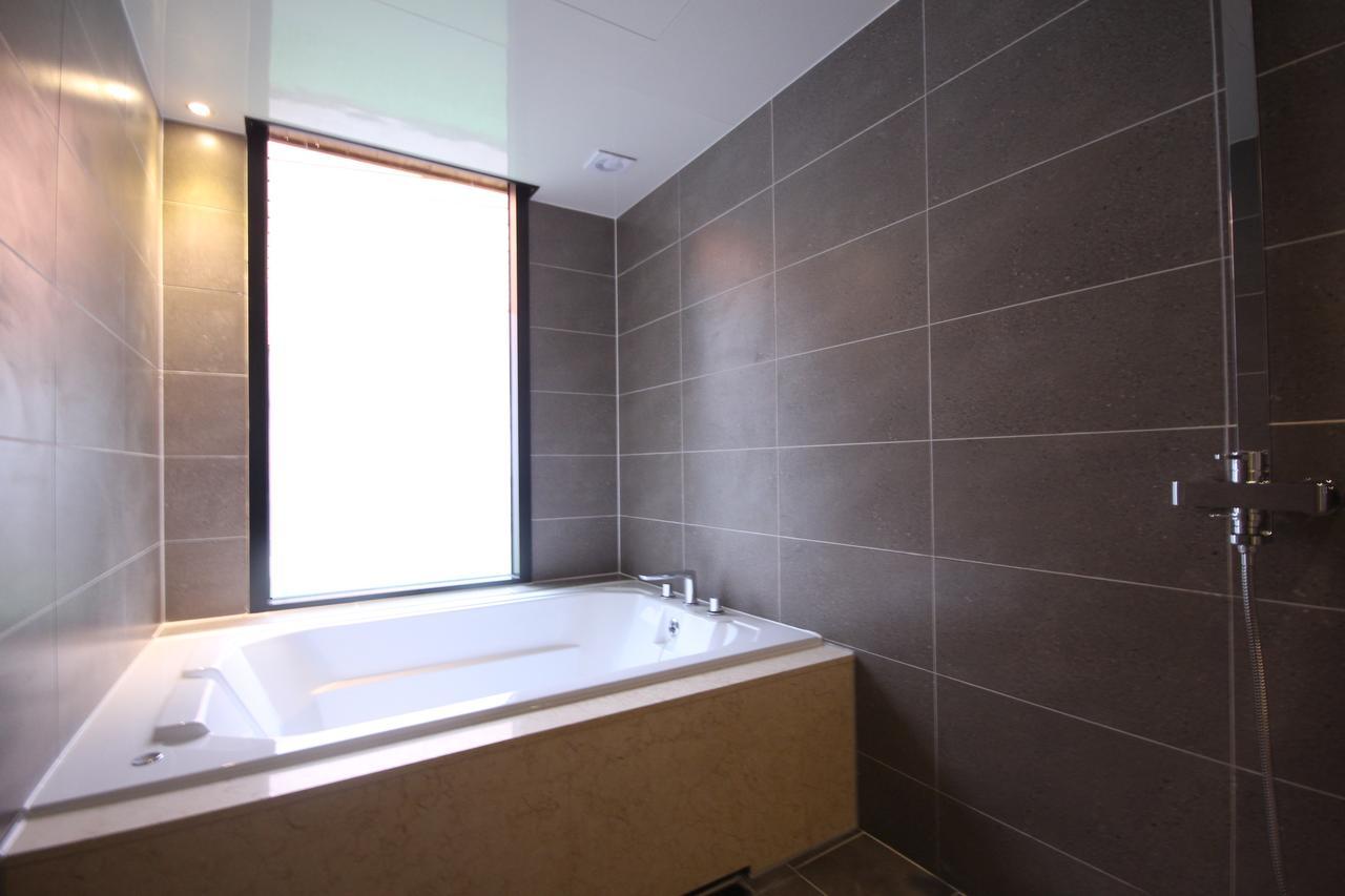 Mbn Hotel Changwon Esterno foto