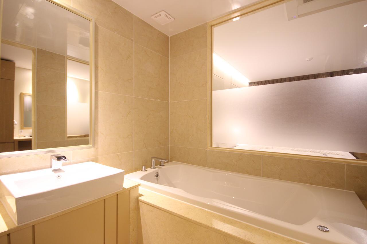 Mbn Hotel Changwon Esterno foto