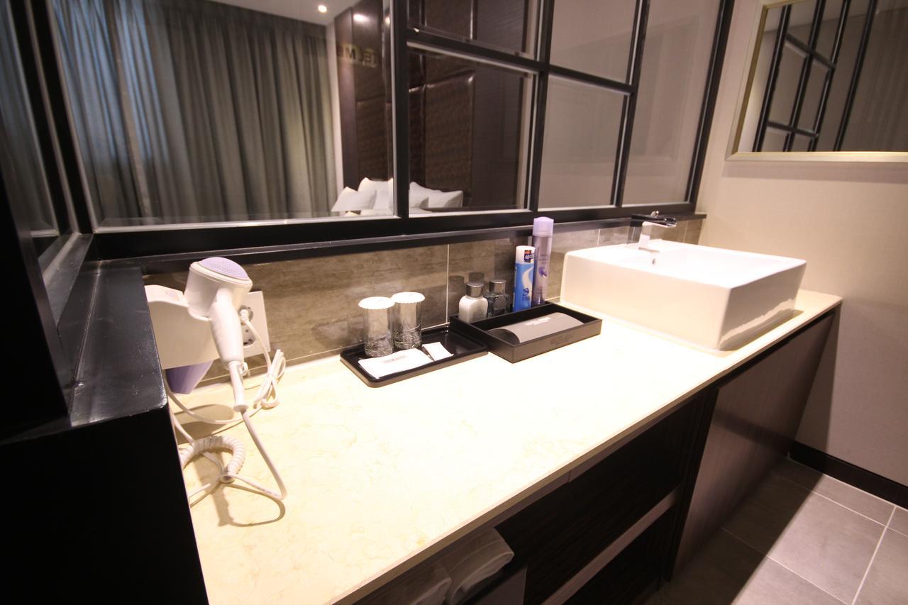 Mbn Hotel Changwon Esterno foto