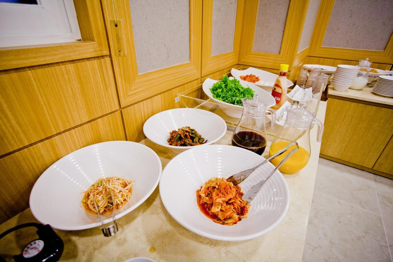 Mbn Hotel Changwon Esterno foto