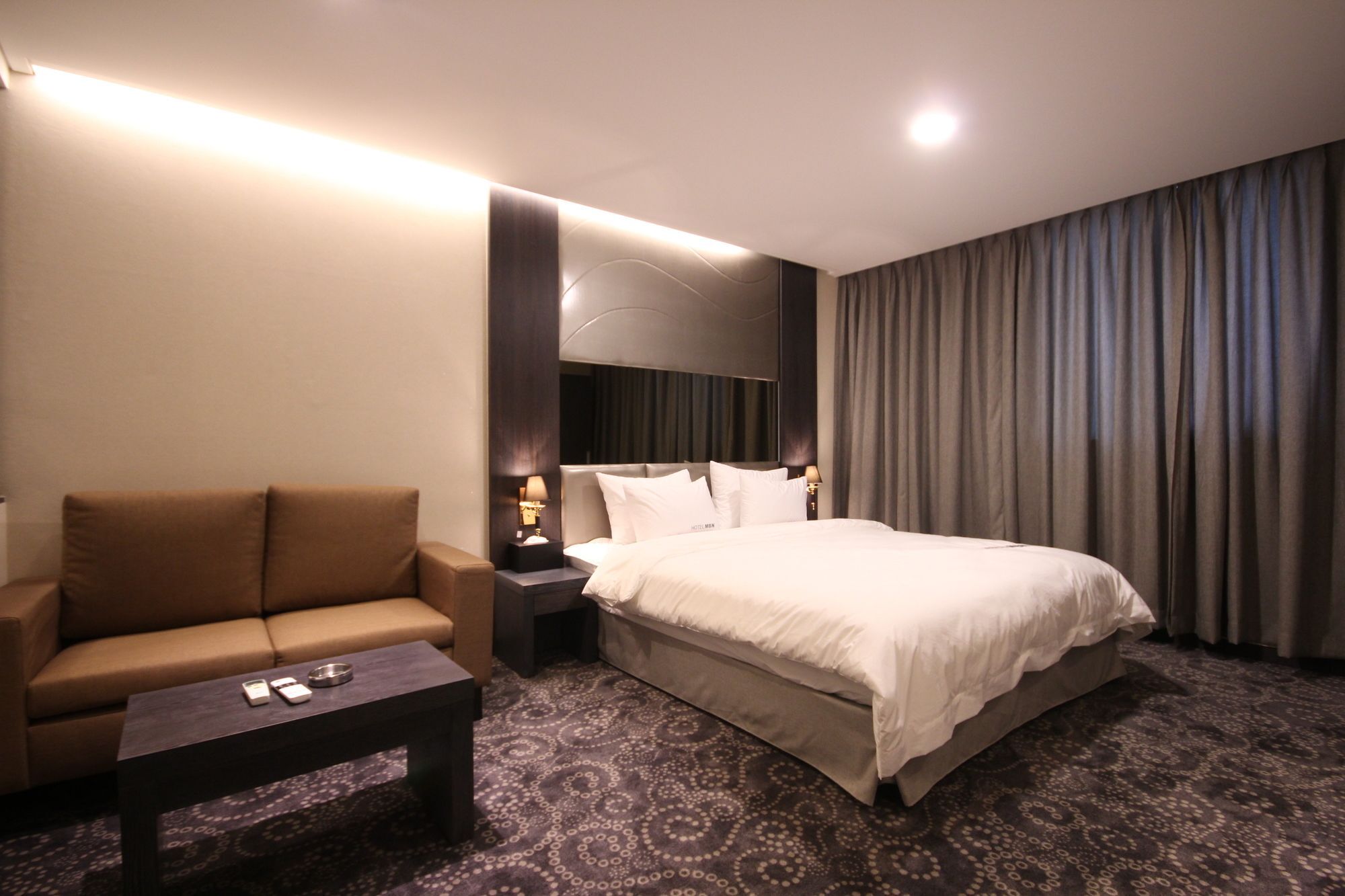 Mbn Hotel Changwon Esterno foto