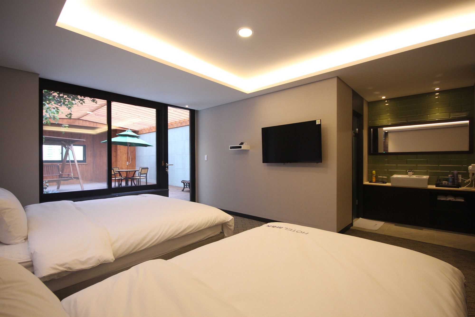 Mbn Hotel Changwon Esterno foto
