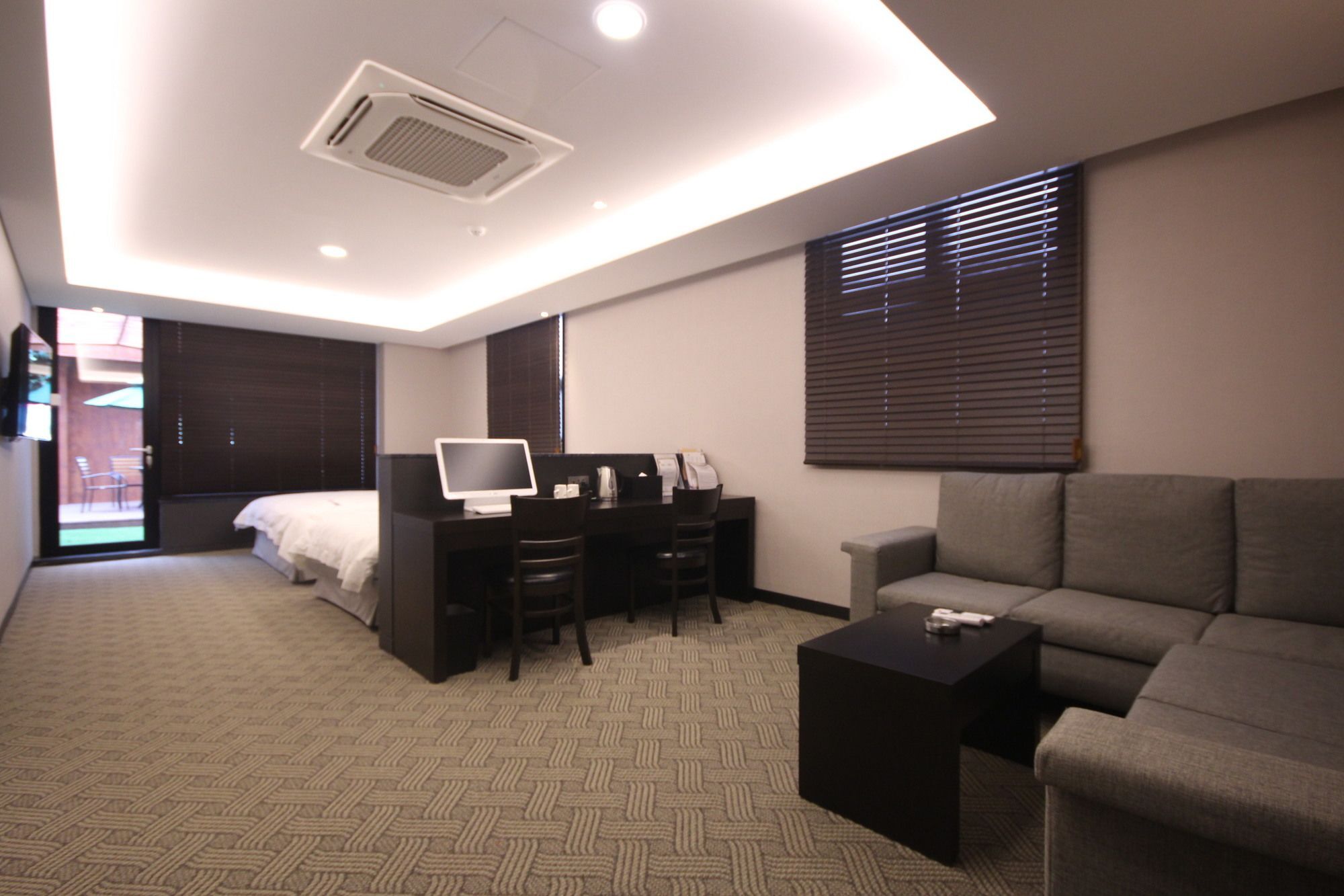 Mbn Hotel Changwon Esterno foto