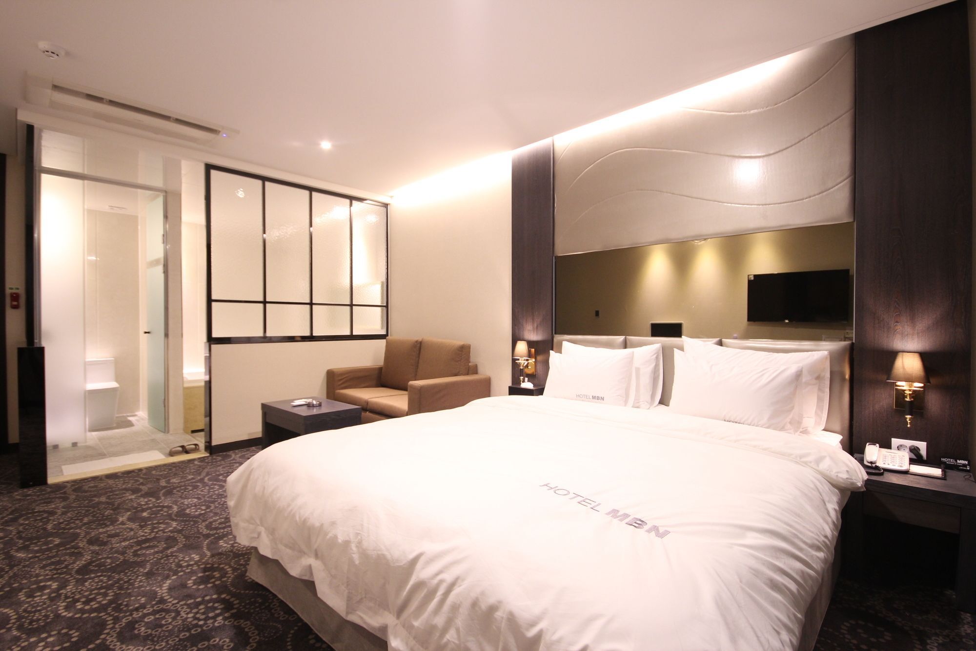 Mbn Hotel Changwon Esterno foto